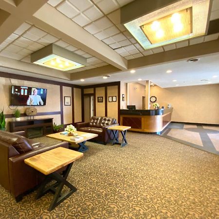 The George Dawson Inn & Conference Centre Довсон-Крік Екстер'єр фото