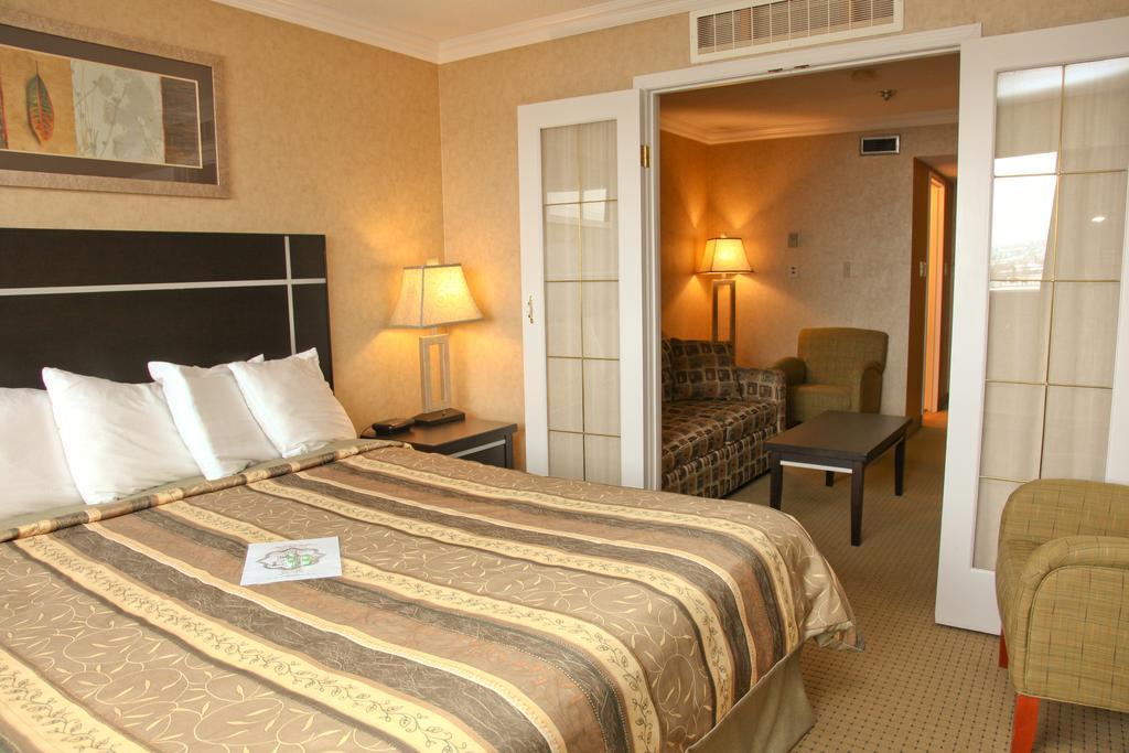 The George Dawson Inn & Conference Centre Довсон-Крік Екстер'єр фото