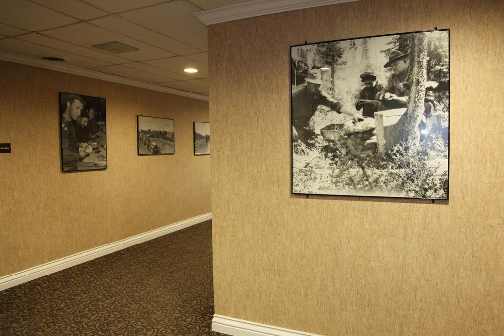 The George Dawson Inn & Conference Centre Довсон-Крік Екстер'єр фото